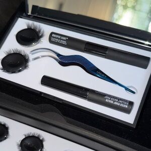 LASHIFY Magnetic Lash Kit with Blue Metallic Tweezers & Black Lashes